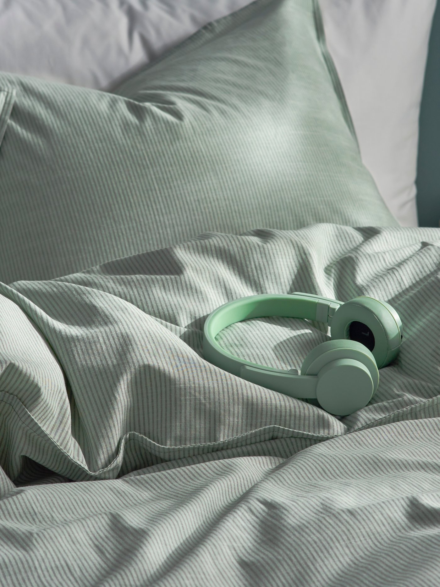 A green/stripe BERGPALM duvet cover and 2 pillowcases