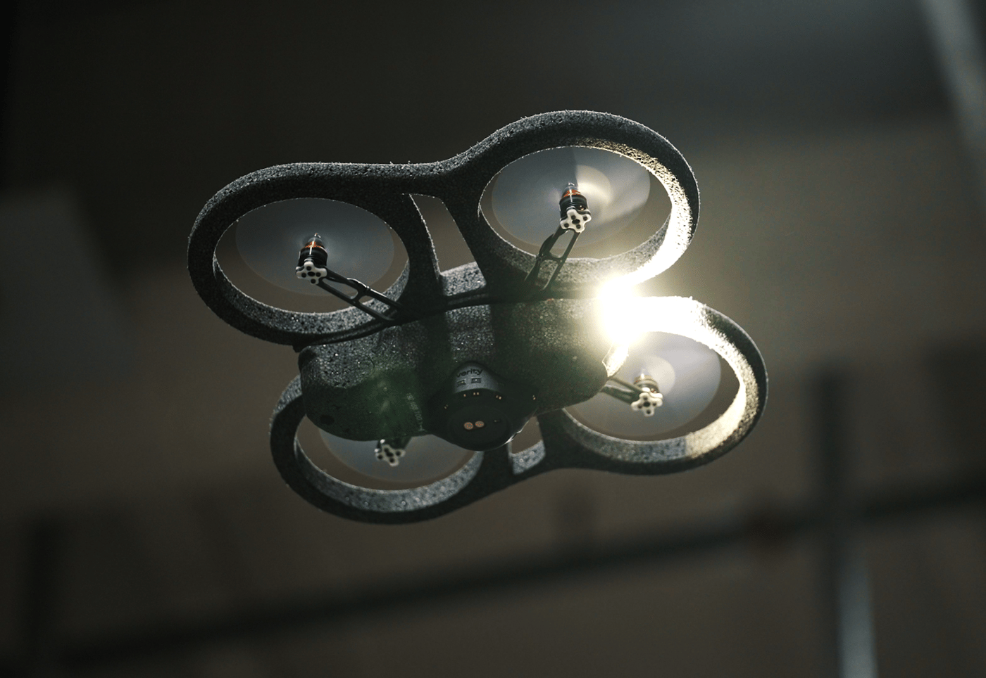 Dron viđen iz žablje perspektive.