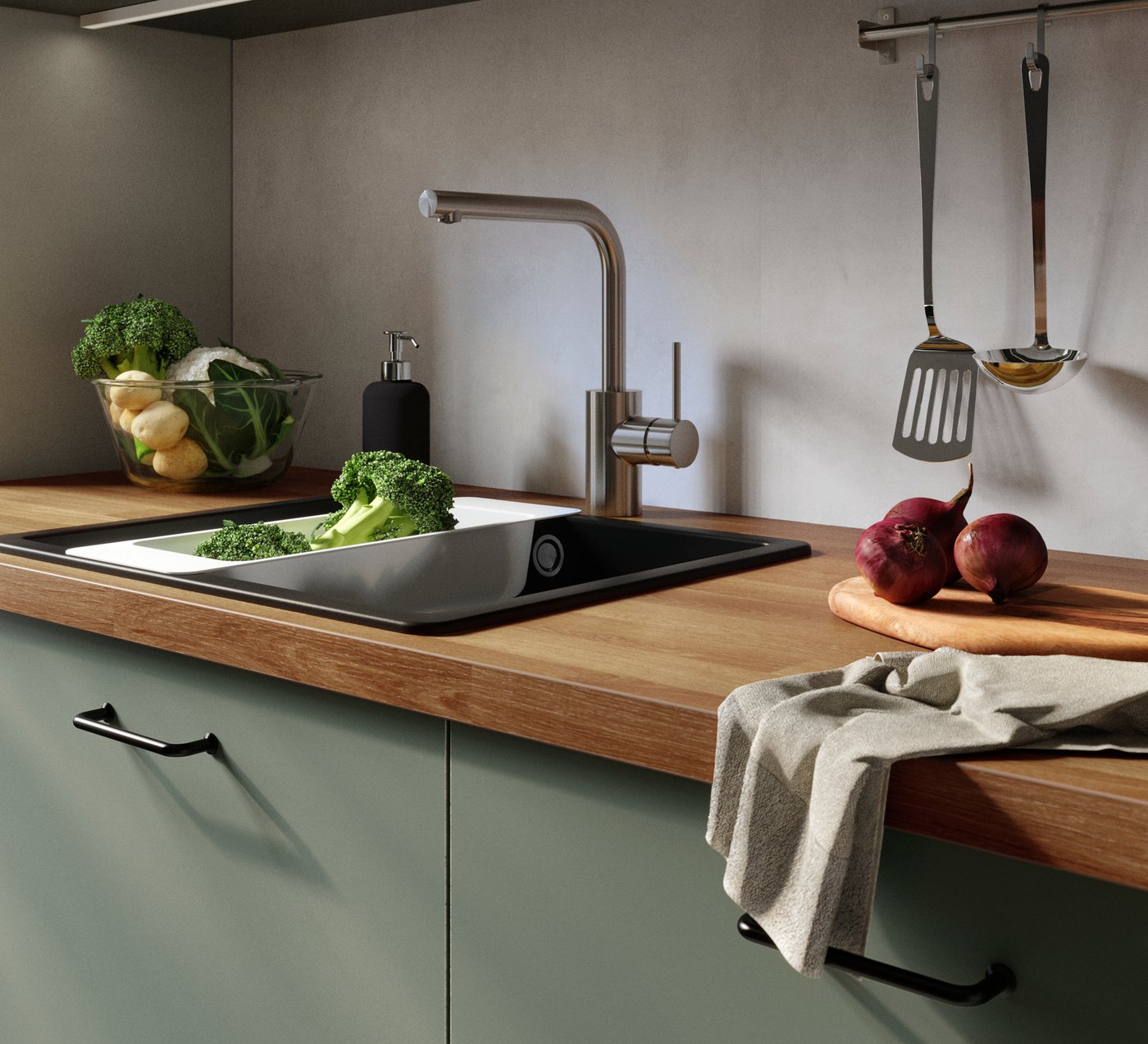 Kuhinjska krpa SANDVIVA u zelenoj kuhinji.