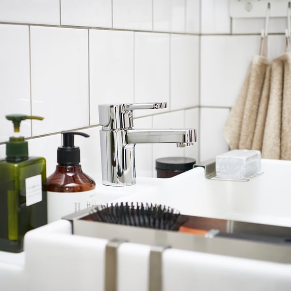 Белый одинарный умывальник ЛИЛЛОНГЕН