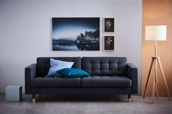 A Gunnared dark grey/wood LANDSKRONA 3-seat sofa in the living room