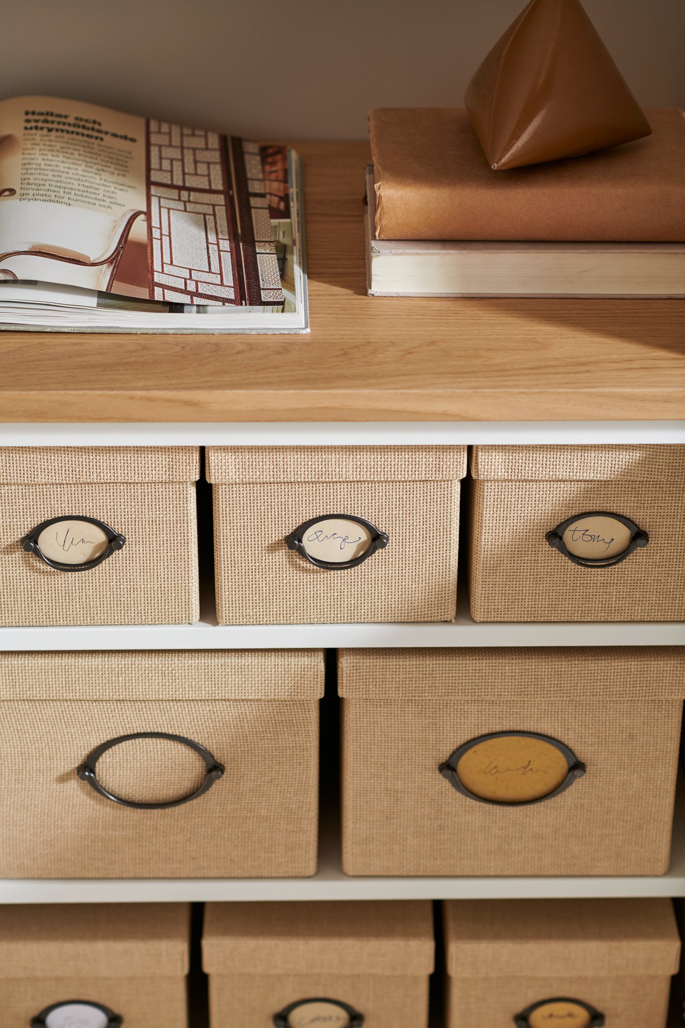 An oak veneer BESTÅ top panel in the home office