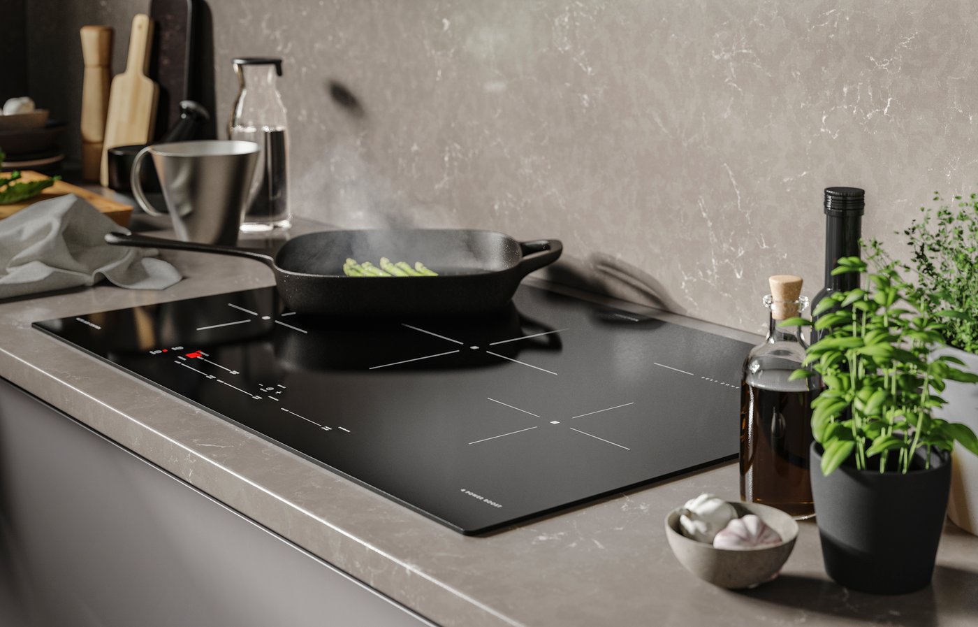 Op een zwarte SÄRKLASSIG inductiekookplaat staat een VARDAGEN grillpan waarop broccoli gaart. Achterin zie je keukengerei.