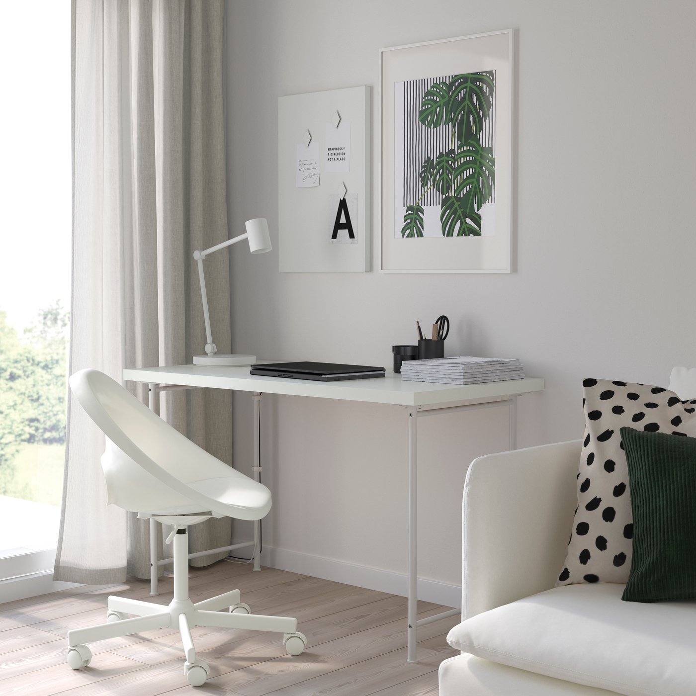 A white LAGKAPTEN desk