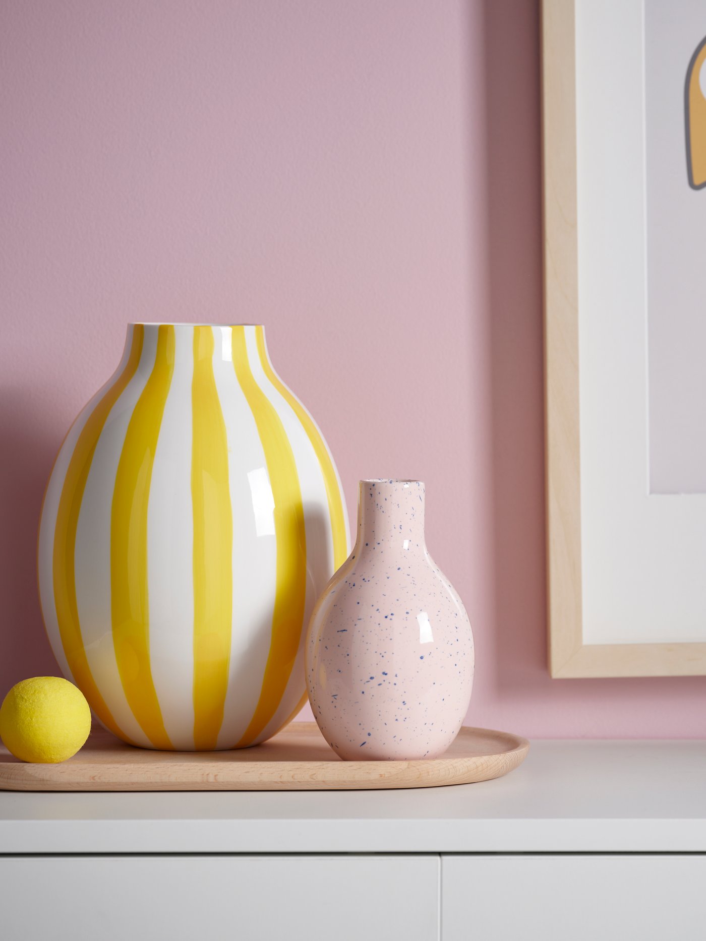 A striped white/yellow BLODBJÖRK vase