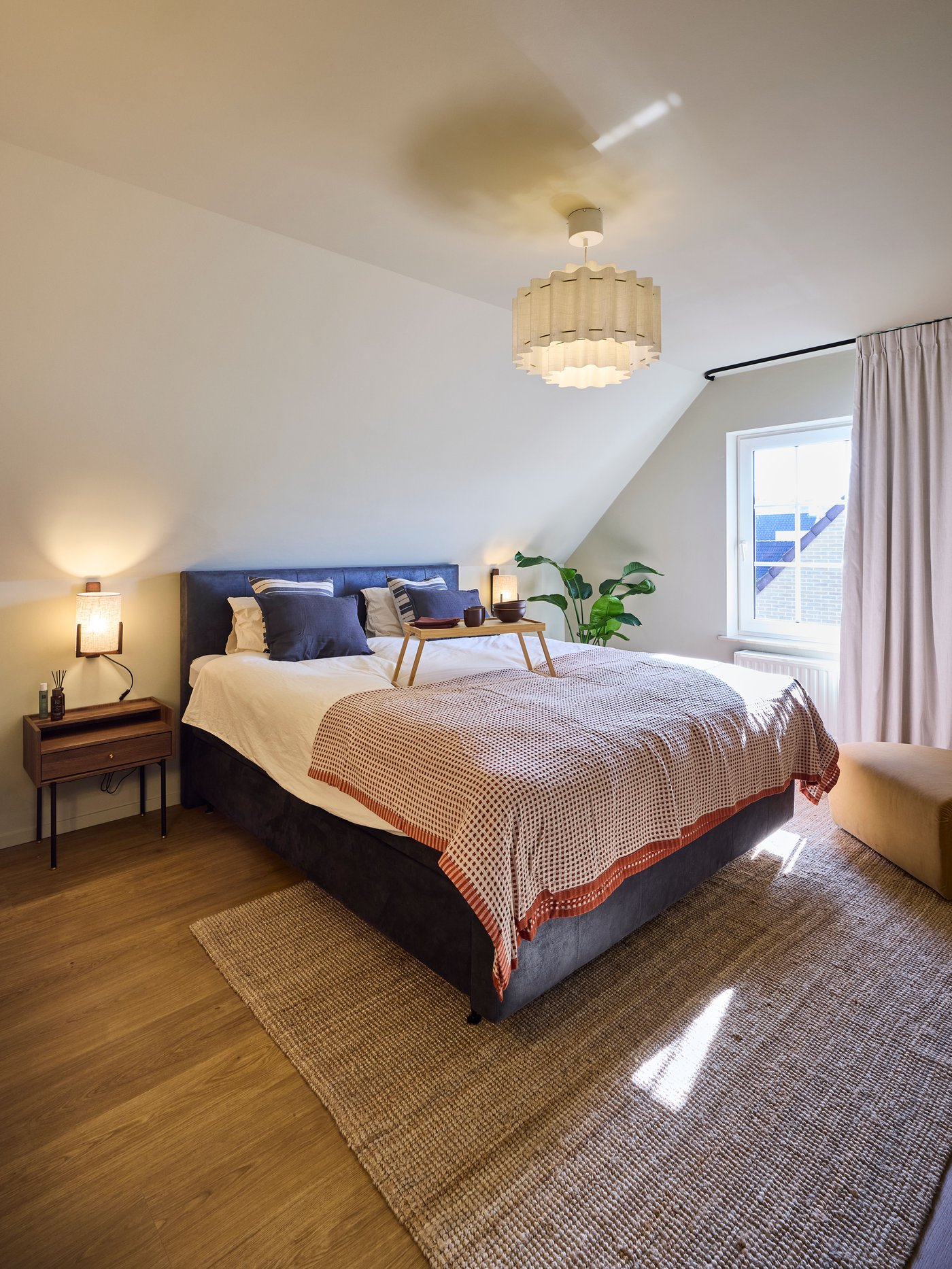 Een natuurlijk LOHALS vloerkleed, plat geweven