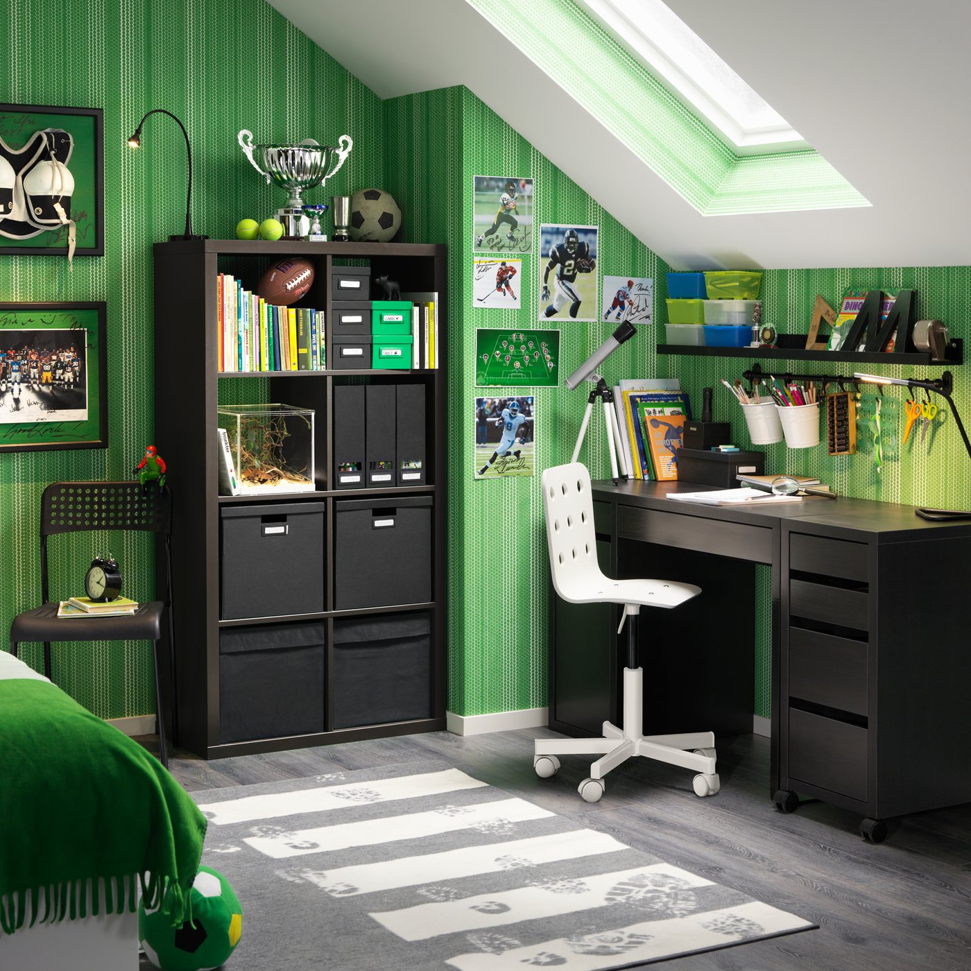 A black-brown MICKE desk