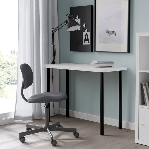 A white/black LINNMON ADILS table