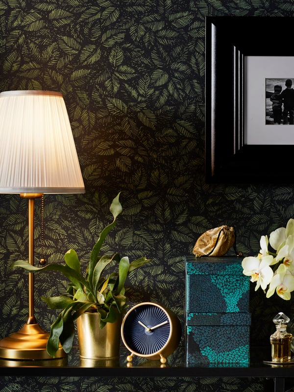 A brass/white ÅRSTID table lamp in the living room