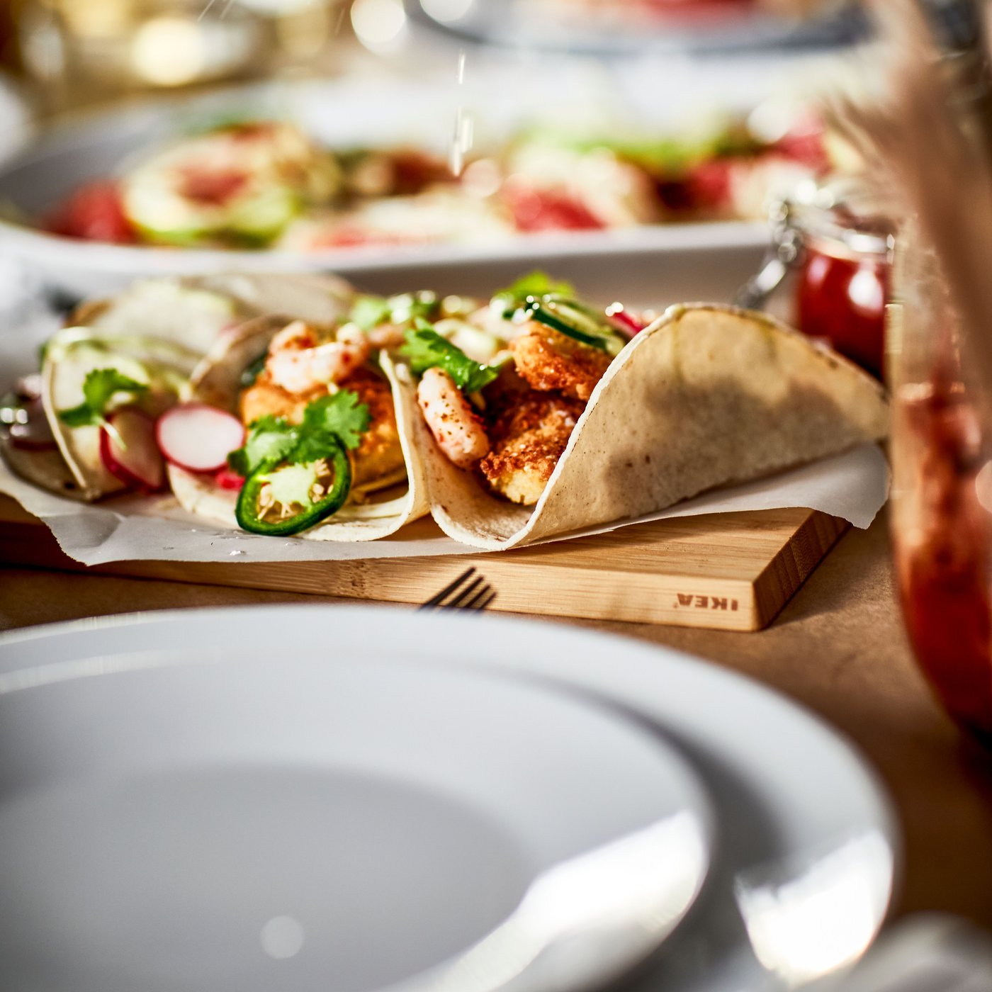 En vit IKEA 365+ servis med 18 delar