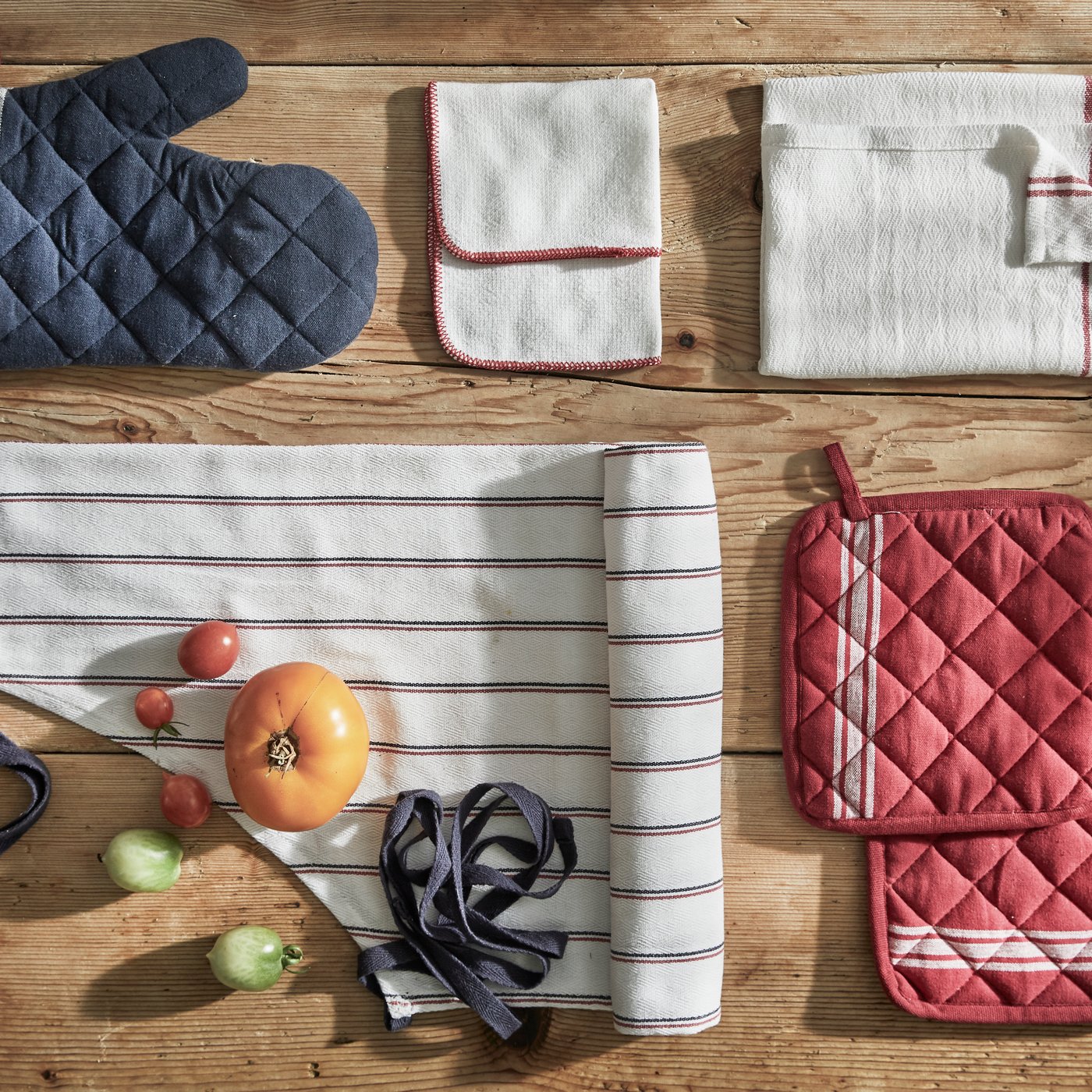 A red HILDEGUN dish-cloth