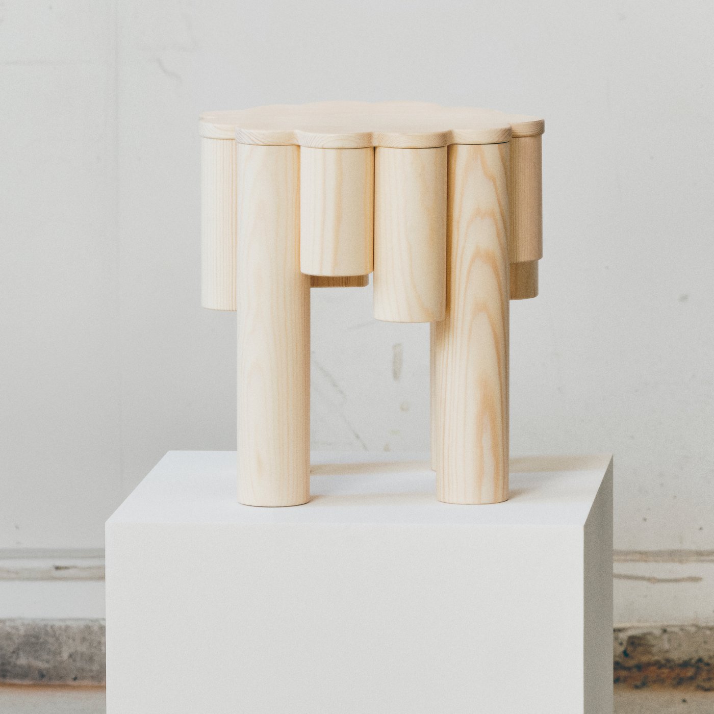 A pine KONSTRUNDA stool