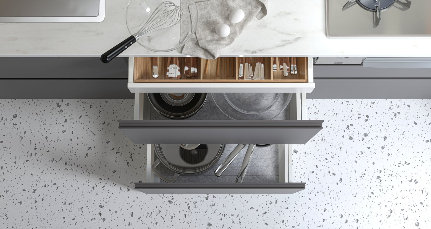 A white/Voxtorp dark grey METOD base cab with 2 fronts/3 drawers in the kitchen