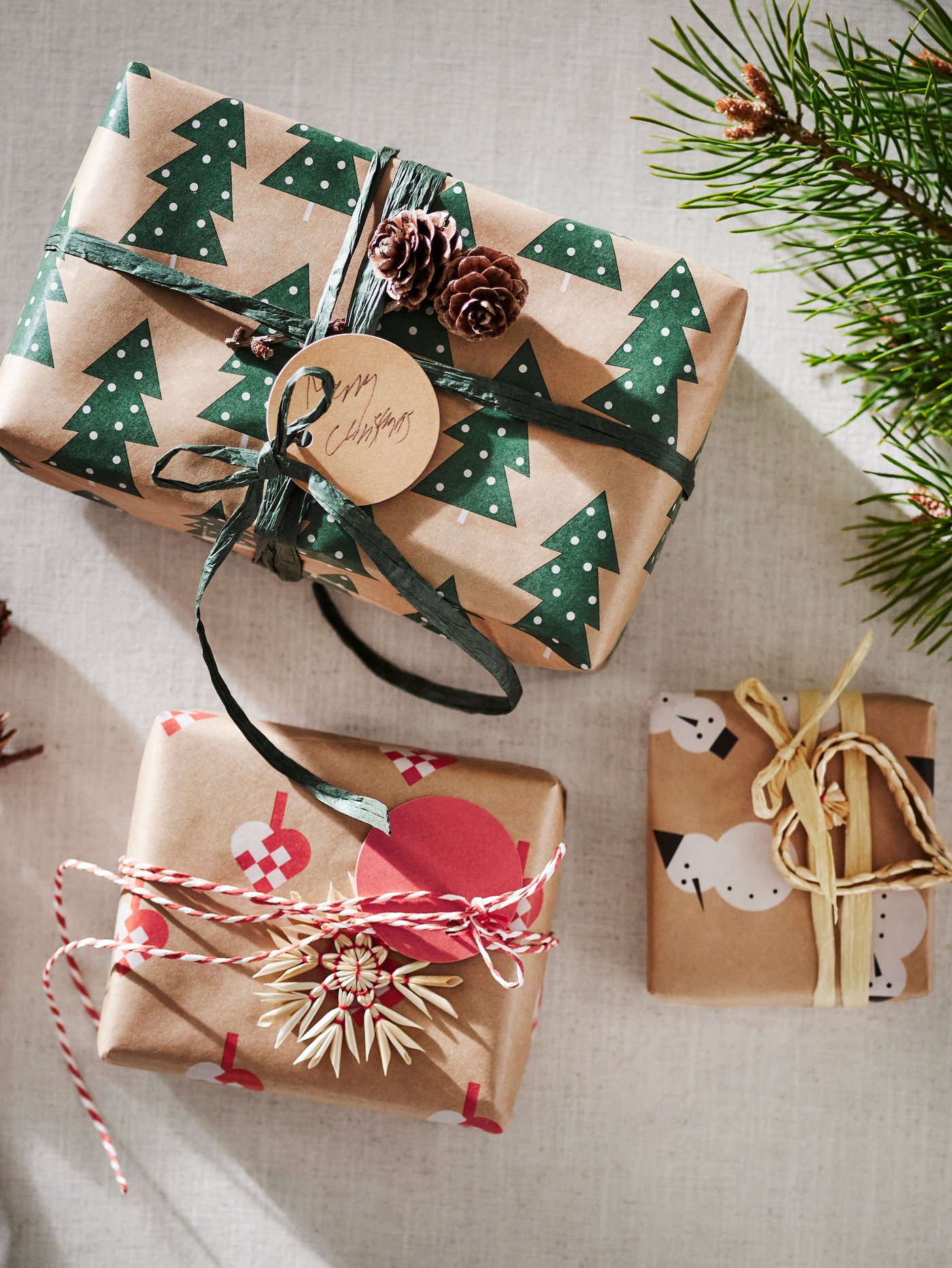 Un rolo de papel de regalo VINTERFINT patróns variados/multicolor