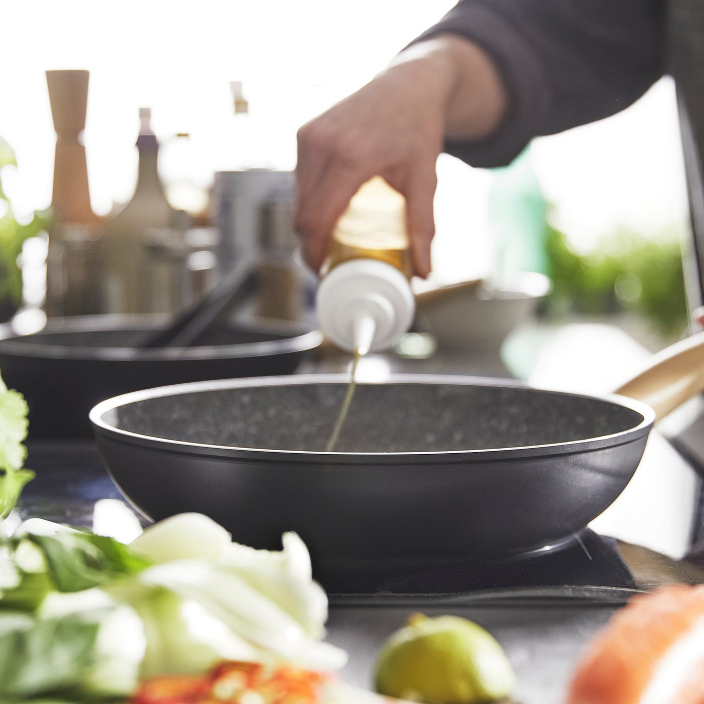 A non-stick coating black HUSKNUT frying pan