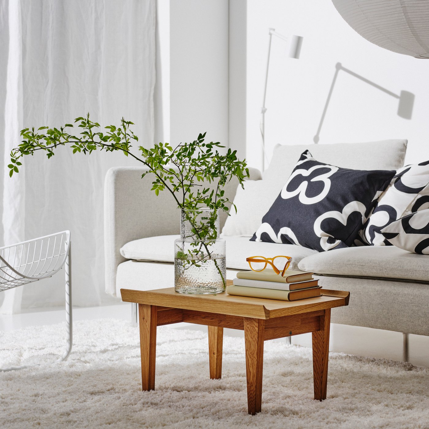 A white/black KLIPPBRÄCKA cushion cover in the living room
