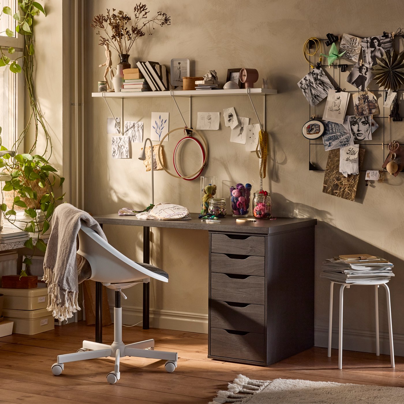 A black-brown ALEX desk