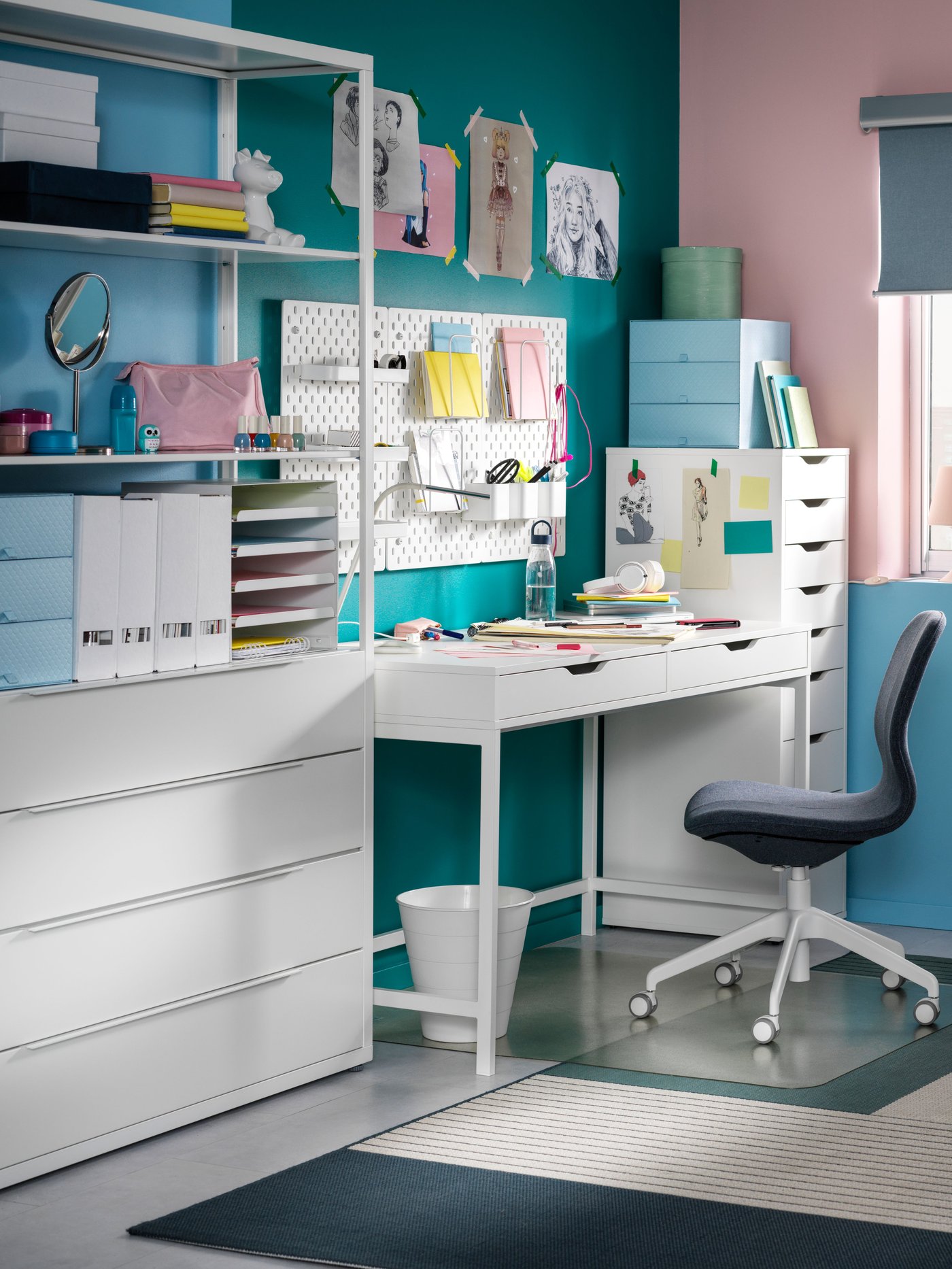 Een wit ALEX bureau in het thuiskantoor