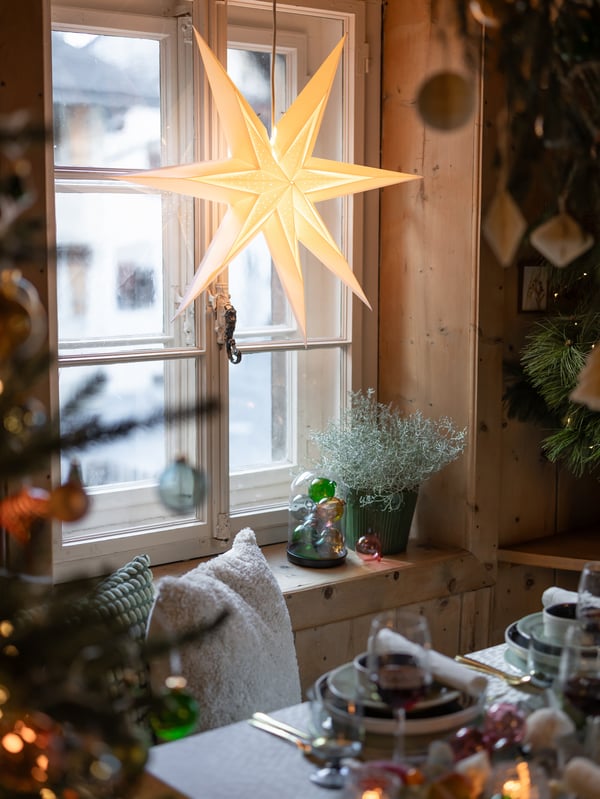 A bauble glass/mixed colours VINTERFINT tree ornament