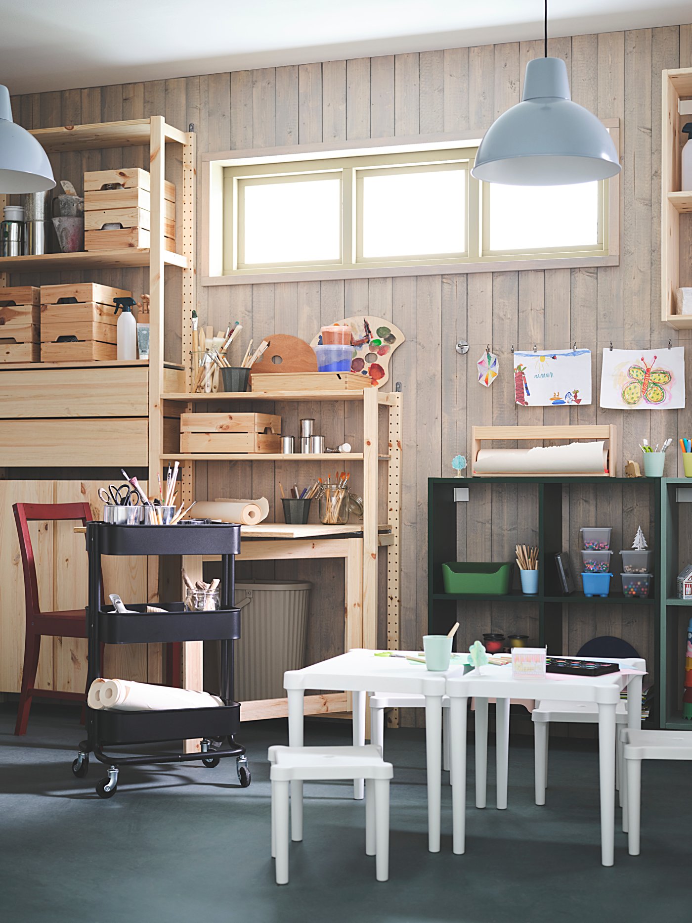 Espai de jocs, creativitat i emmagatzematge al soterrani amb el sistema IVAR.