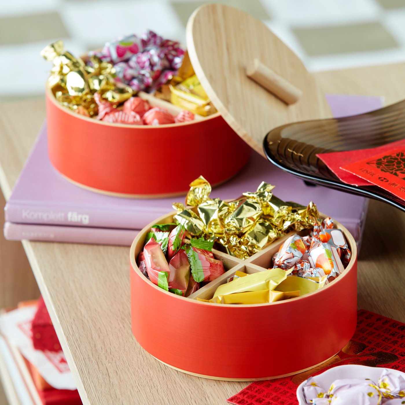 A red FÖSSTA organiser