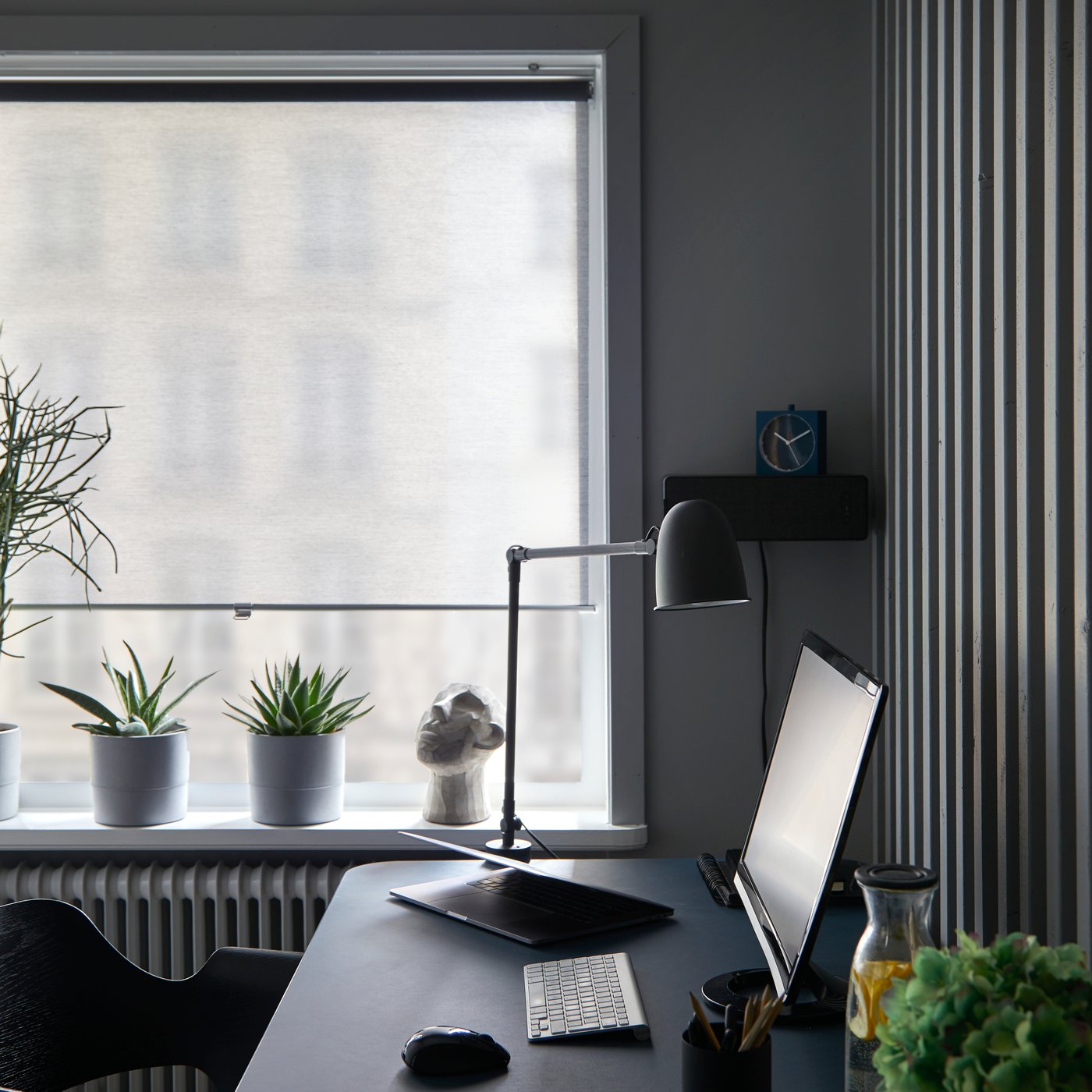 SKOGSKLÖVER Roller blind in grey