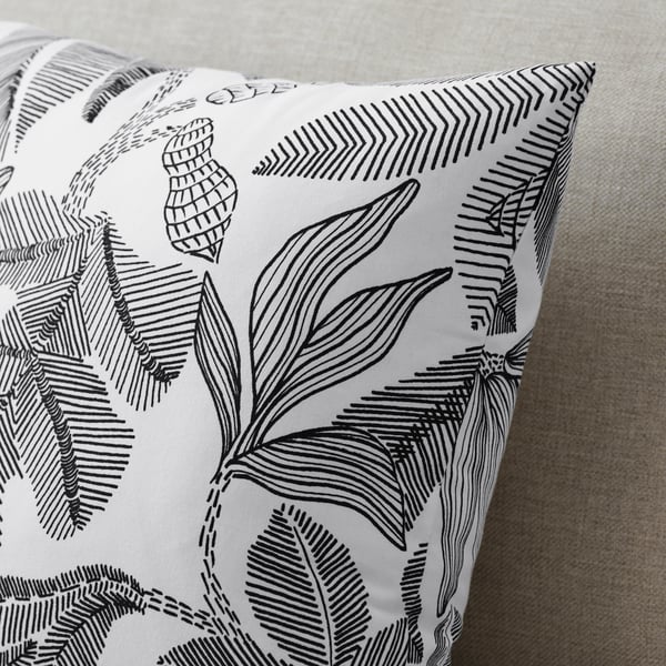 A black/white floral pattern BROKDRACENA cushion cover