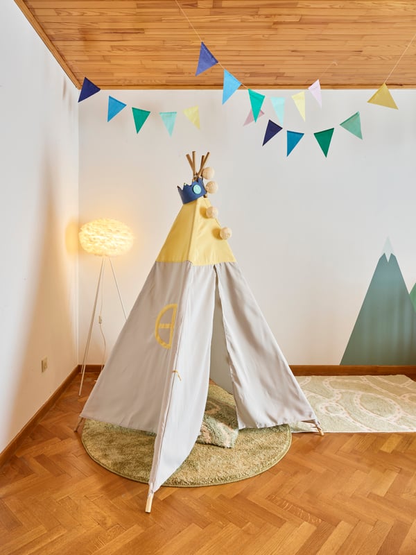 A HÖVLIG children's tent