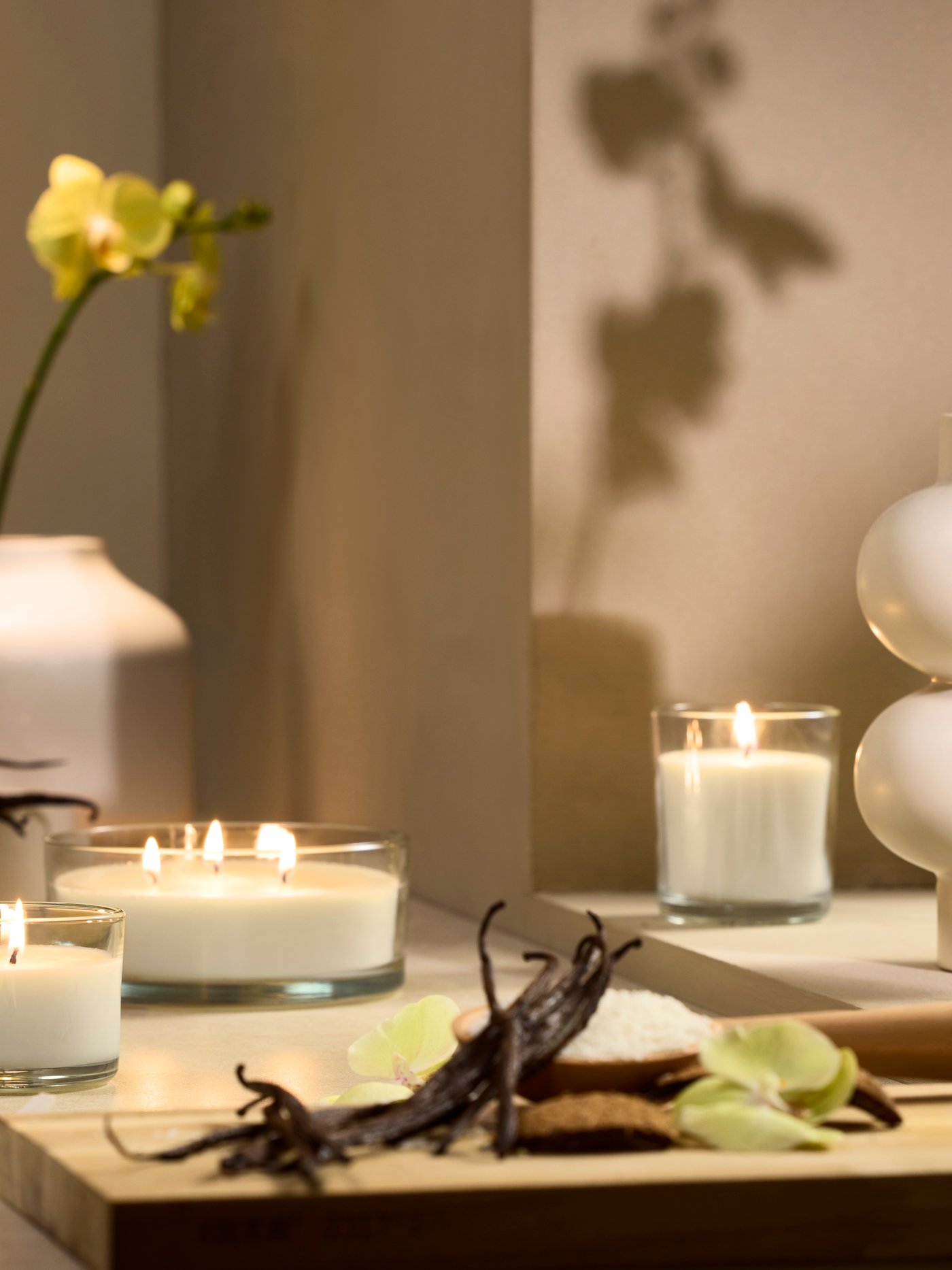 A Vanilla pale beige LOTSFÅGEL scented candle in glass
