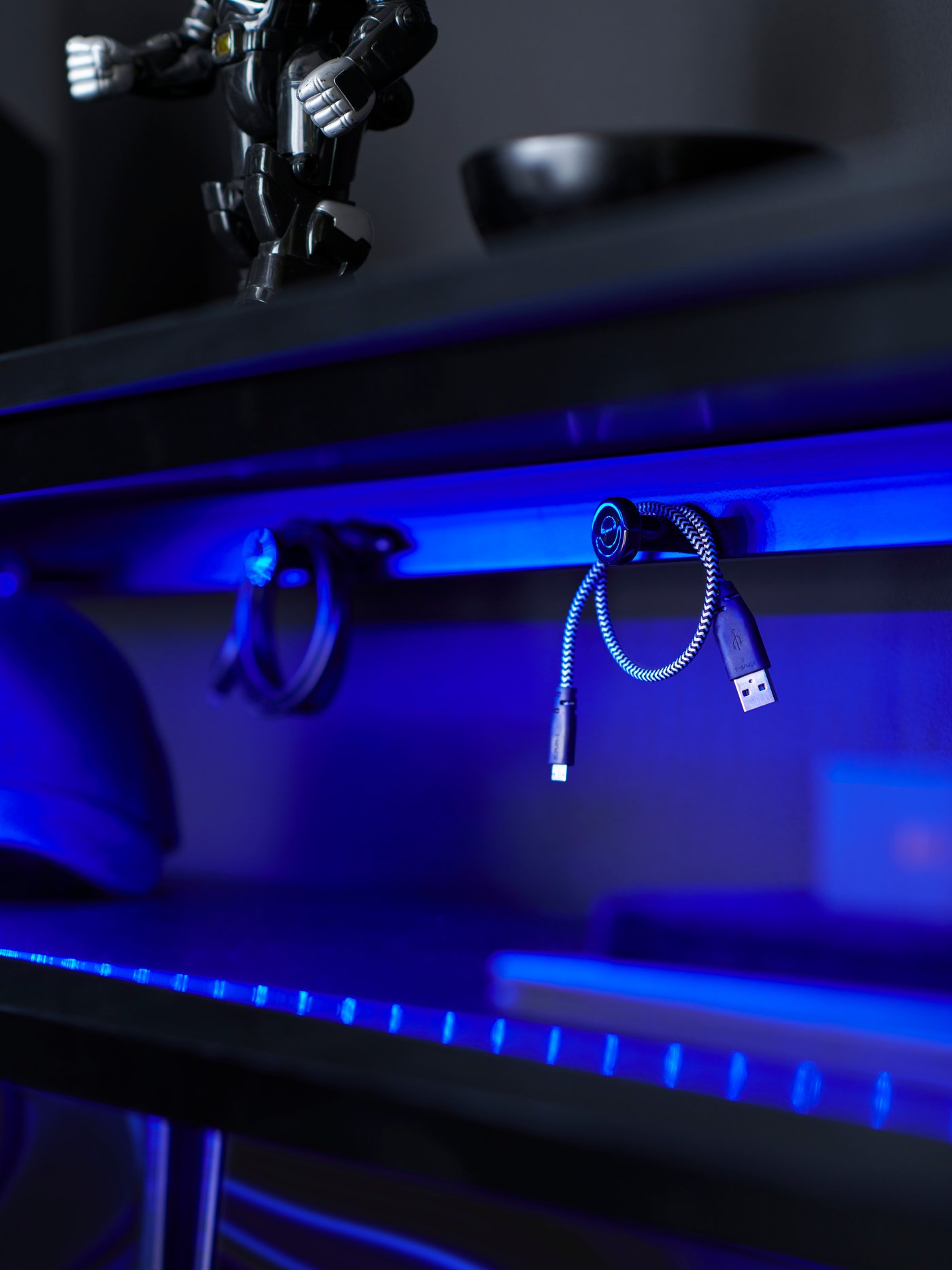 תקריב של שולחן גיימינג FREDDE.