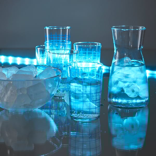 A clear glass/check pattern SPORADISK glass in the dining room