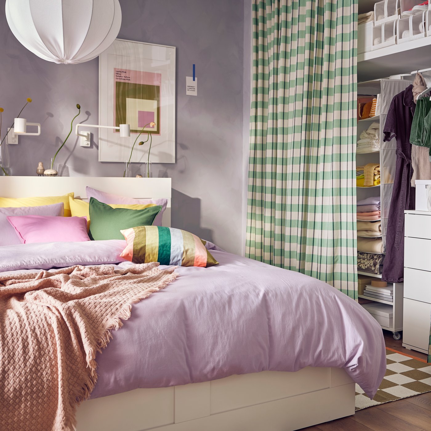 A white/anchor/unlock-function VIHALS chest of 4 drawers