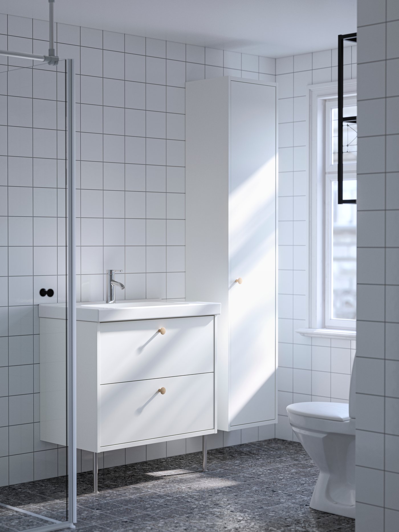 Vanitorio blanco ENHET anclado a la pared de un baño.