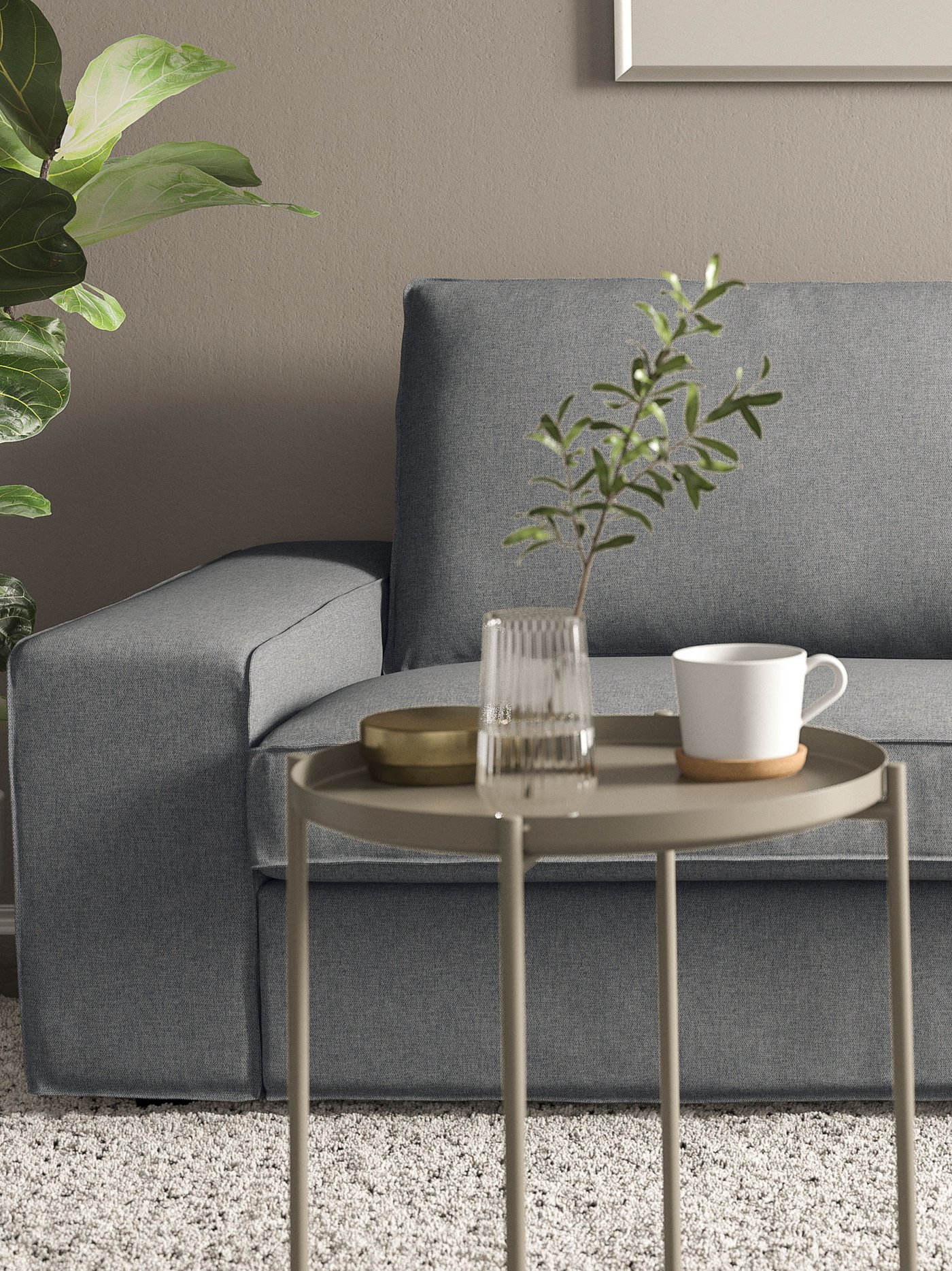 Een Tibbleby beige/grijze KIVIK 3-zitsbank