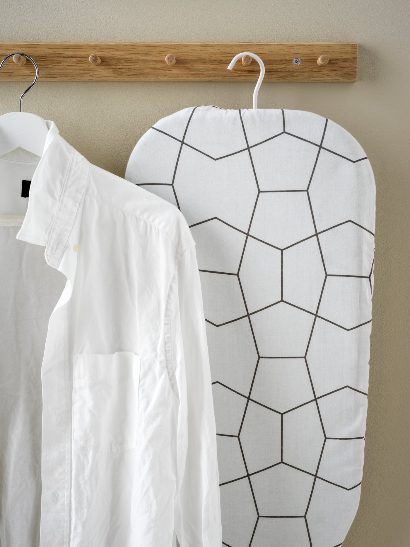 A JÄLL ironingboard, table in the laundry room