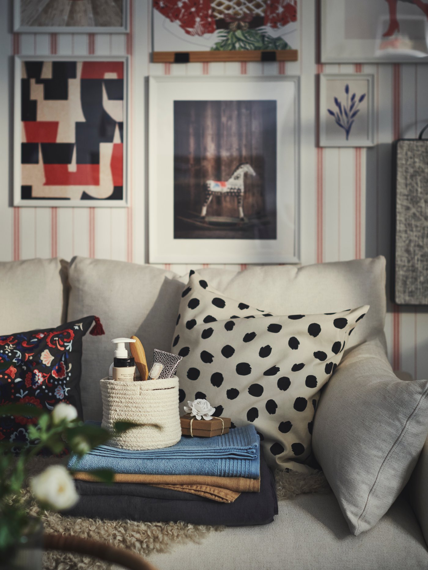 VINTERFINT Cushion on a sofa 