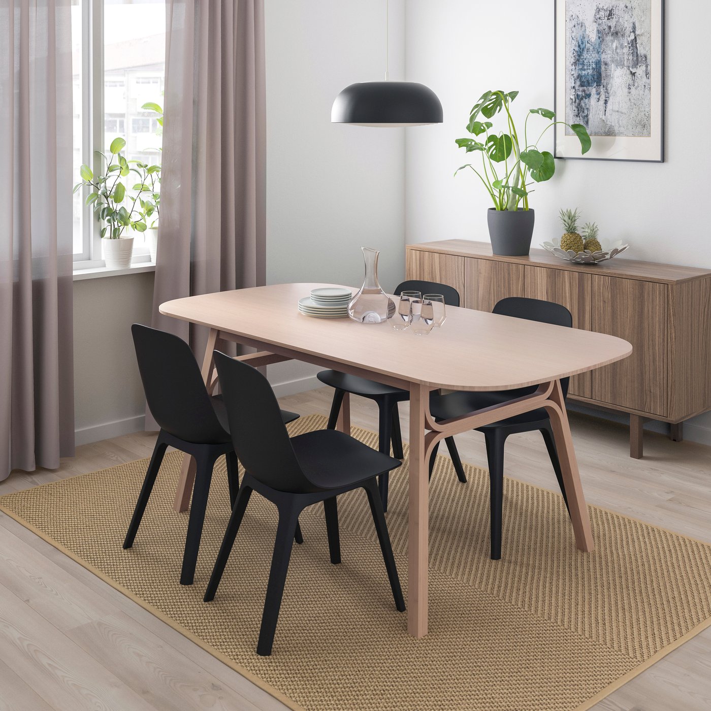 A bamboo/anthracite ODGER table and 4 chairs
