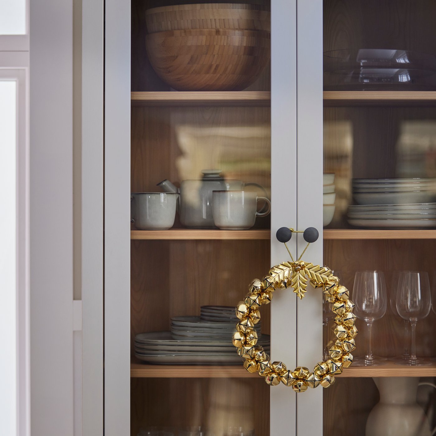 A jingle bell gold-colour VINTERFINT decoration, wreath