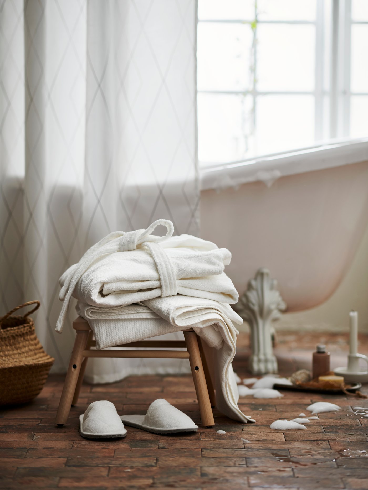 A white TÅSJÖN slippers in the bathroom
