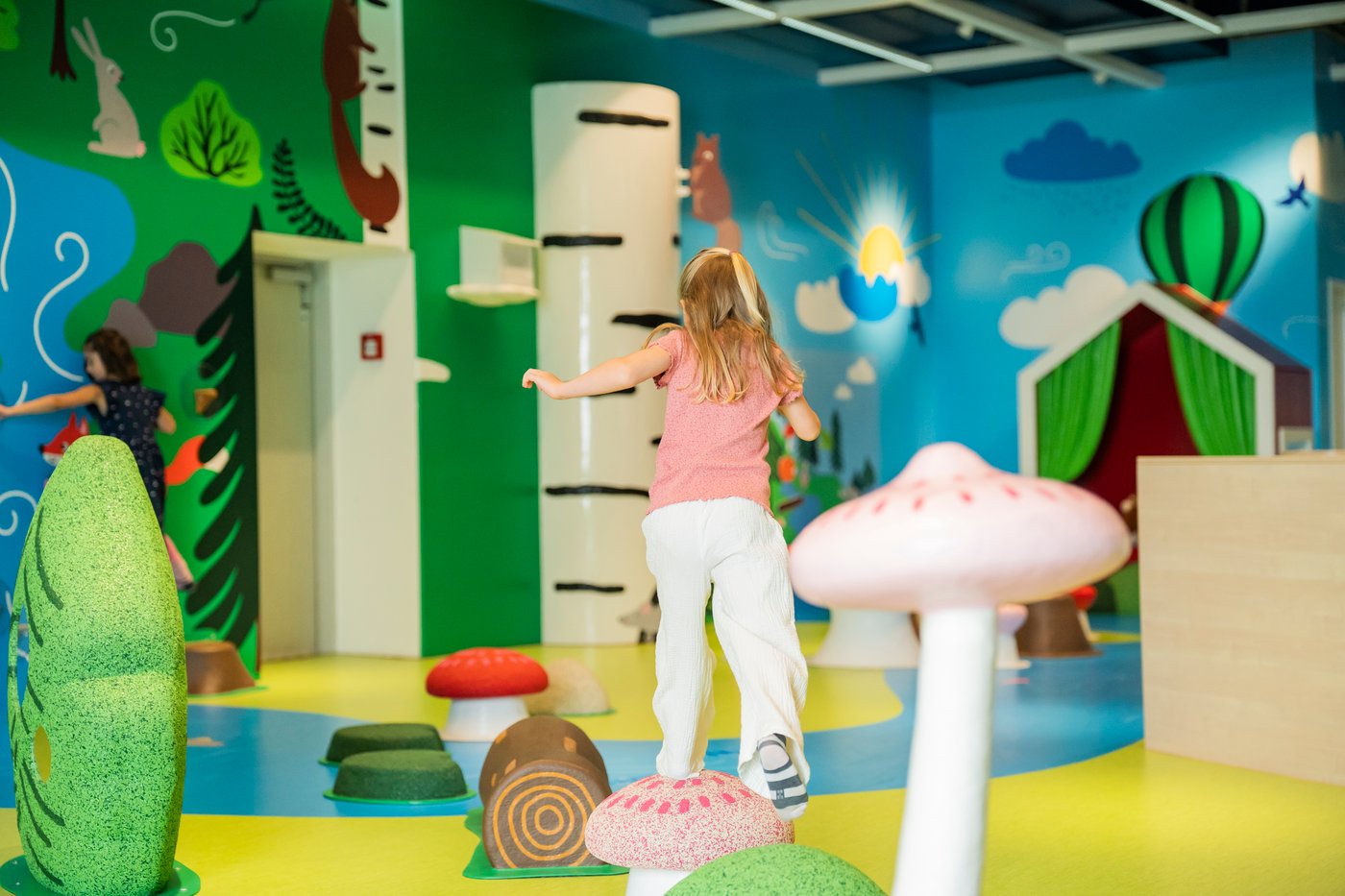 Child plays in the Småland play area