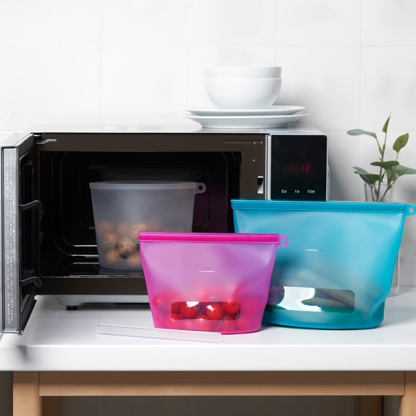 A multicolour/silicone FILFISK 3-piece resealable bag set