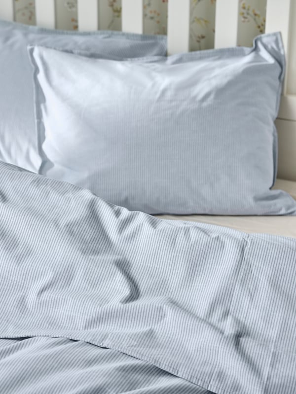 A blue/striped BERGPALM duvet cover and 2 pillowcases