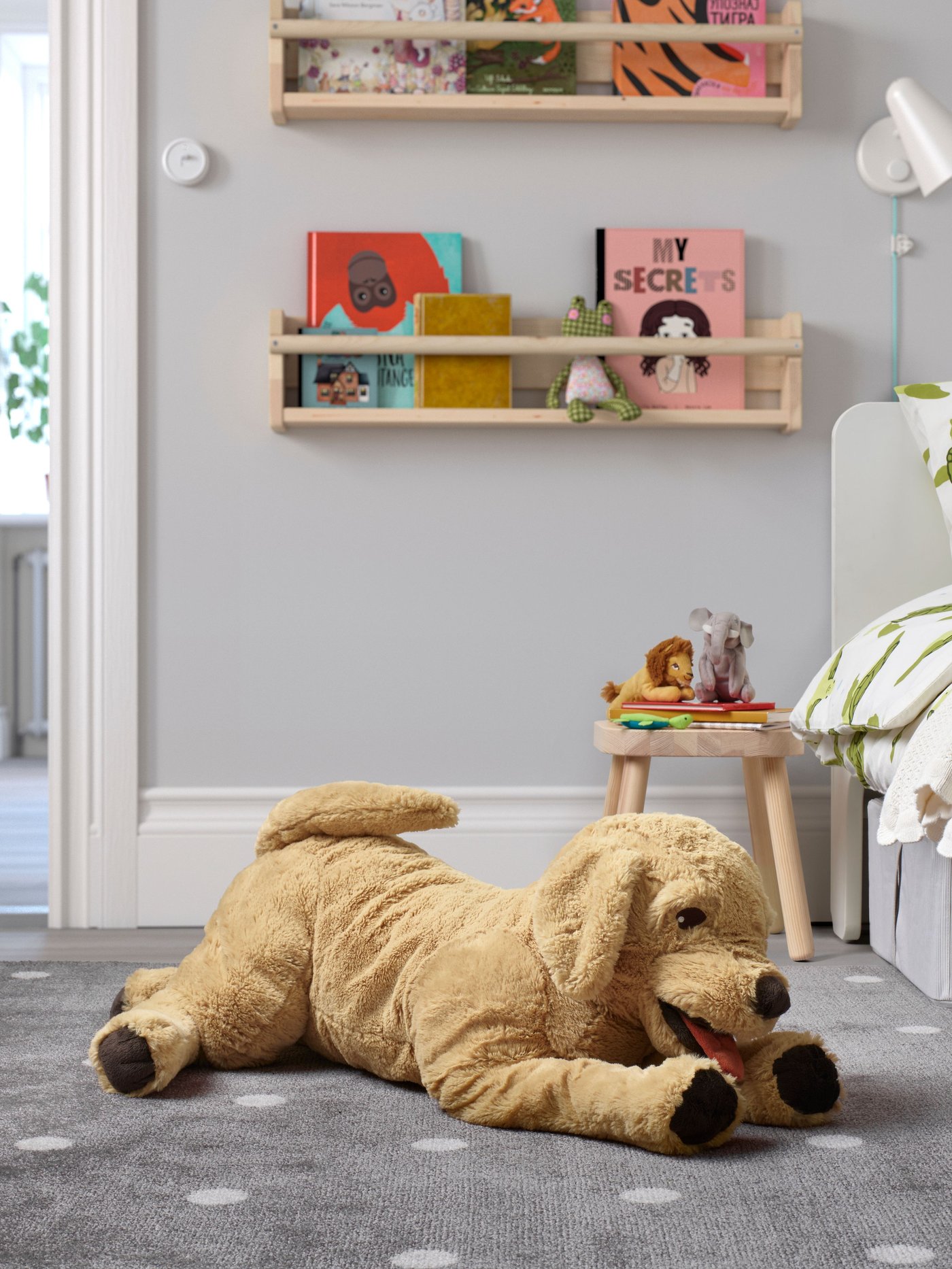 A dog/golden retriever GOSIG GOLDEN soft toy