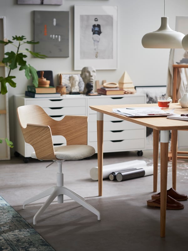 Une commode ALEX blanche sur roulettes dans le bureau à domicile