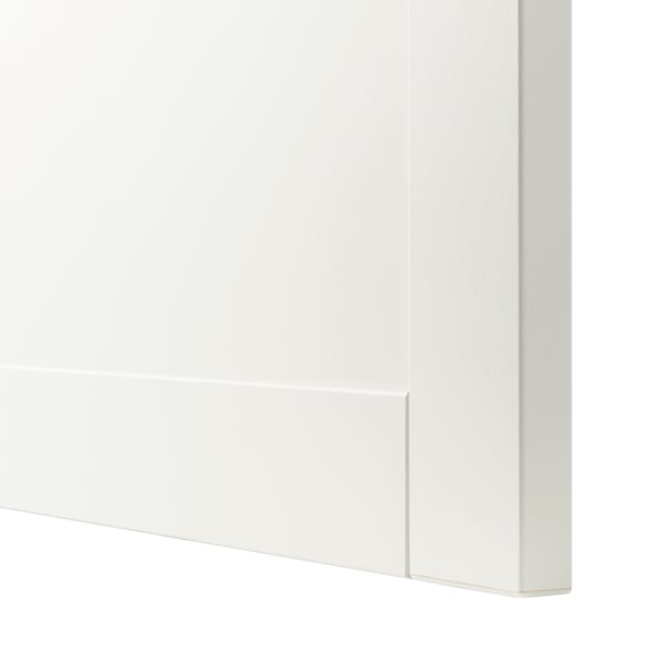 Une combinaison de rangement BESTÅ blanc/Hanviken blanc avec portes