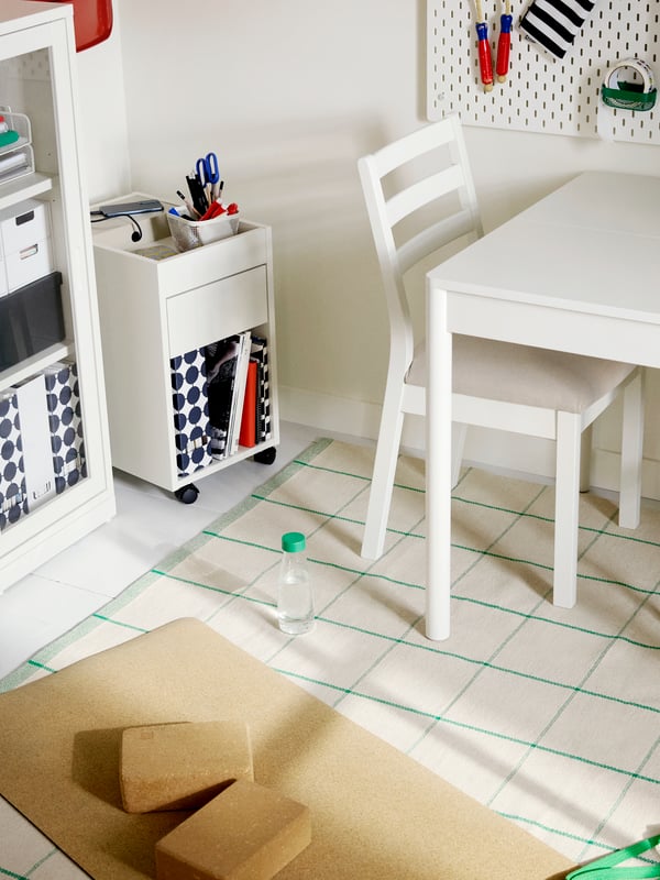 A TONSTAD extendable table in white in a room with TONSTAD chairs in white and a TONSTAD drawer unit on castors in white.