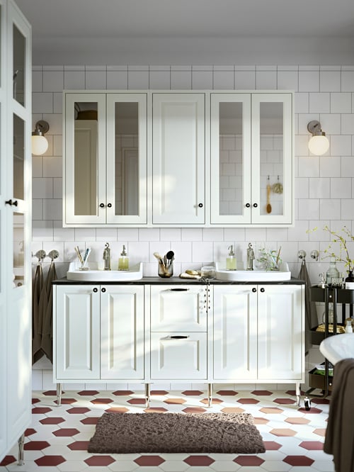 Bathroom featuring a TÄNNFORSEN wash stand with wash basins and taps placed under 2 TÄNNFORSEN mirror cabinets with doors.