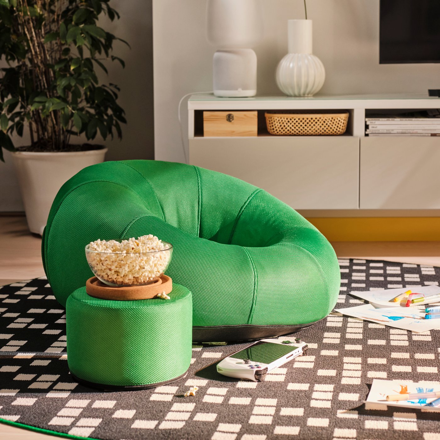 A white IKEA PS FEJÖ self-watering plant pot in the living room