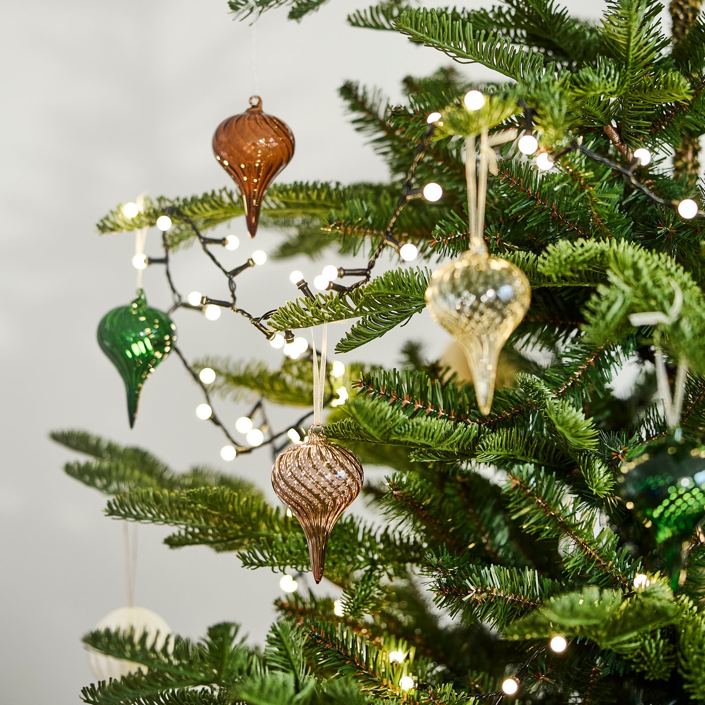 A bauble glass/mixed colours VINTERFINT tree ornament