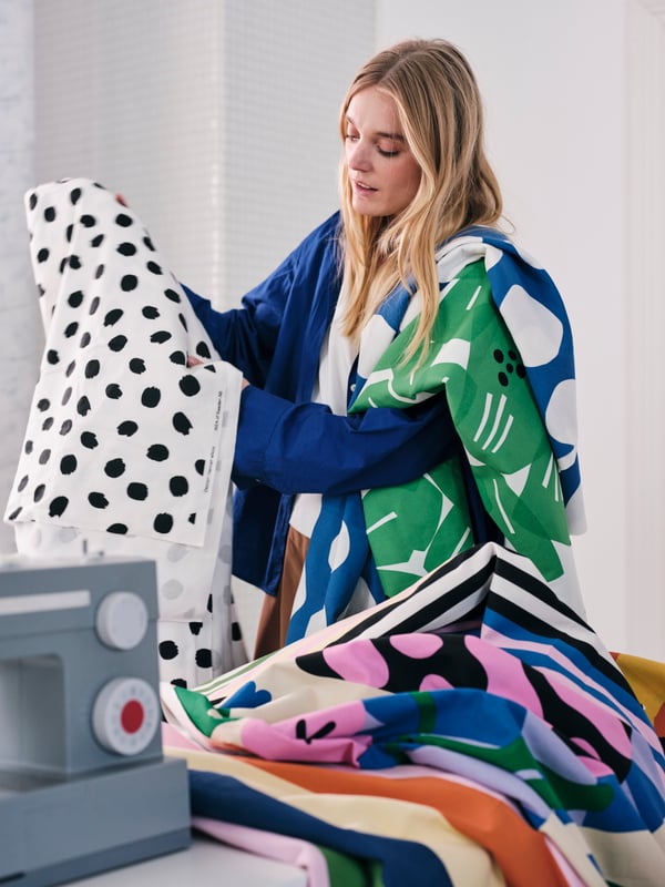 A black/white VARGTÖREL pre-cut fabric